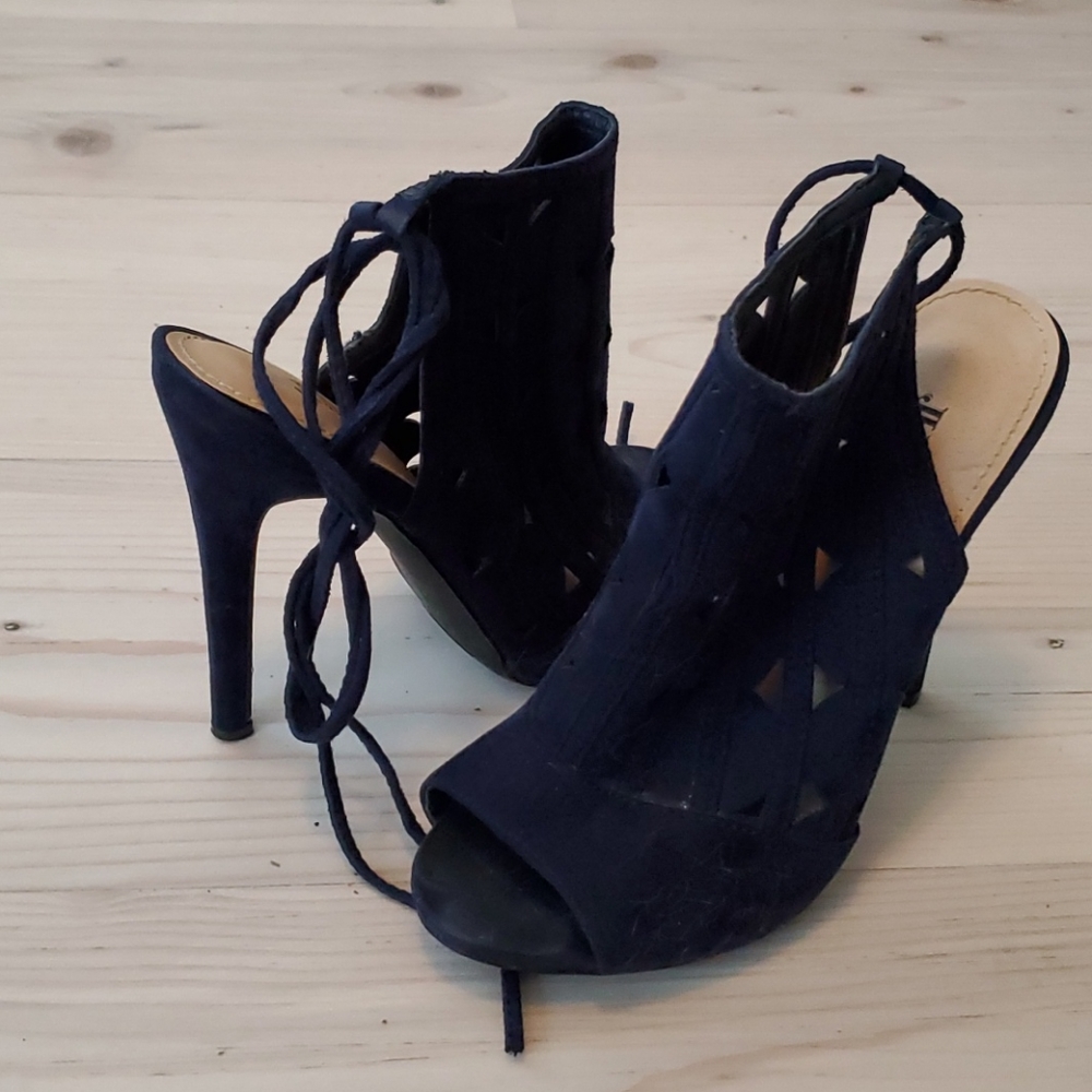 Heels - Picture 2 of 2